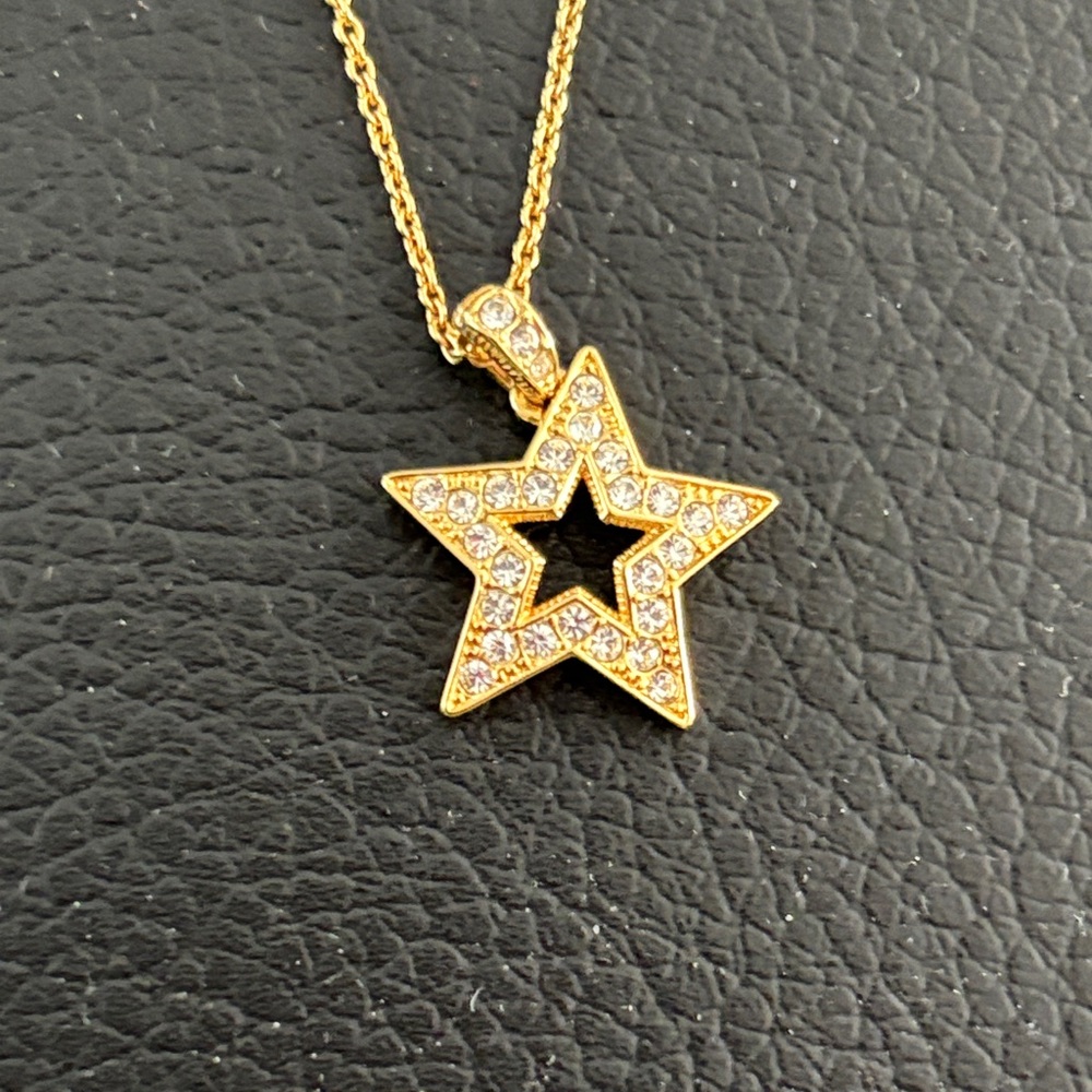 Gold Star Pendant Necklace